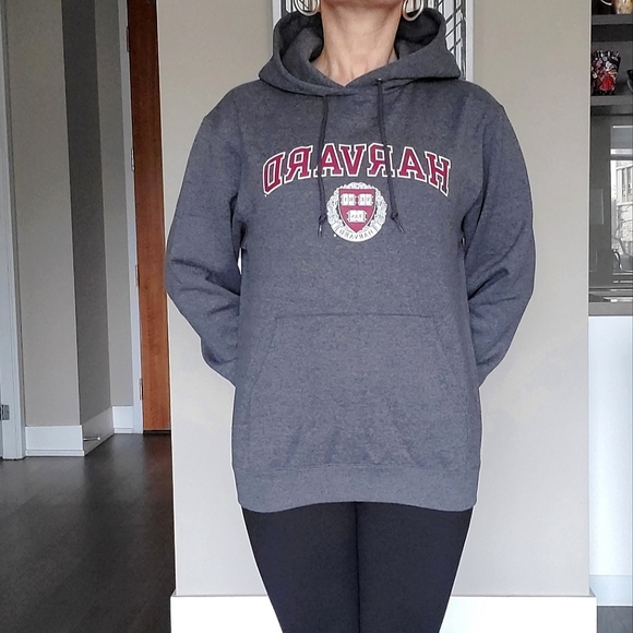 ๐ HOST PICK ๐ Harvard University Hoodie - Picture 11 of 16